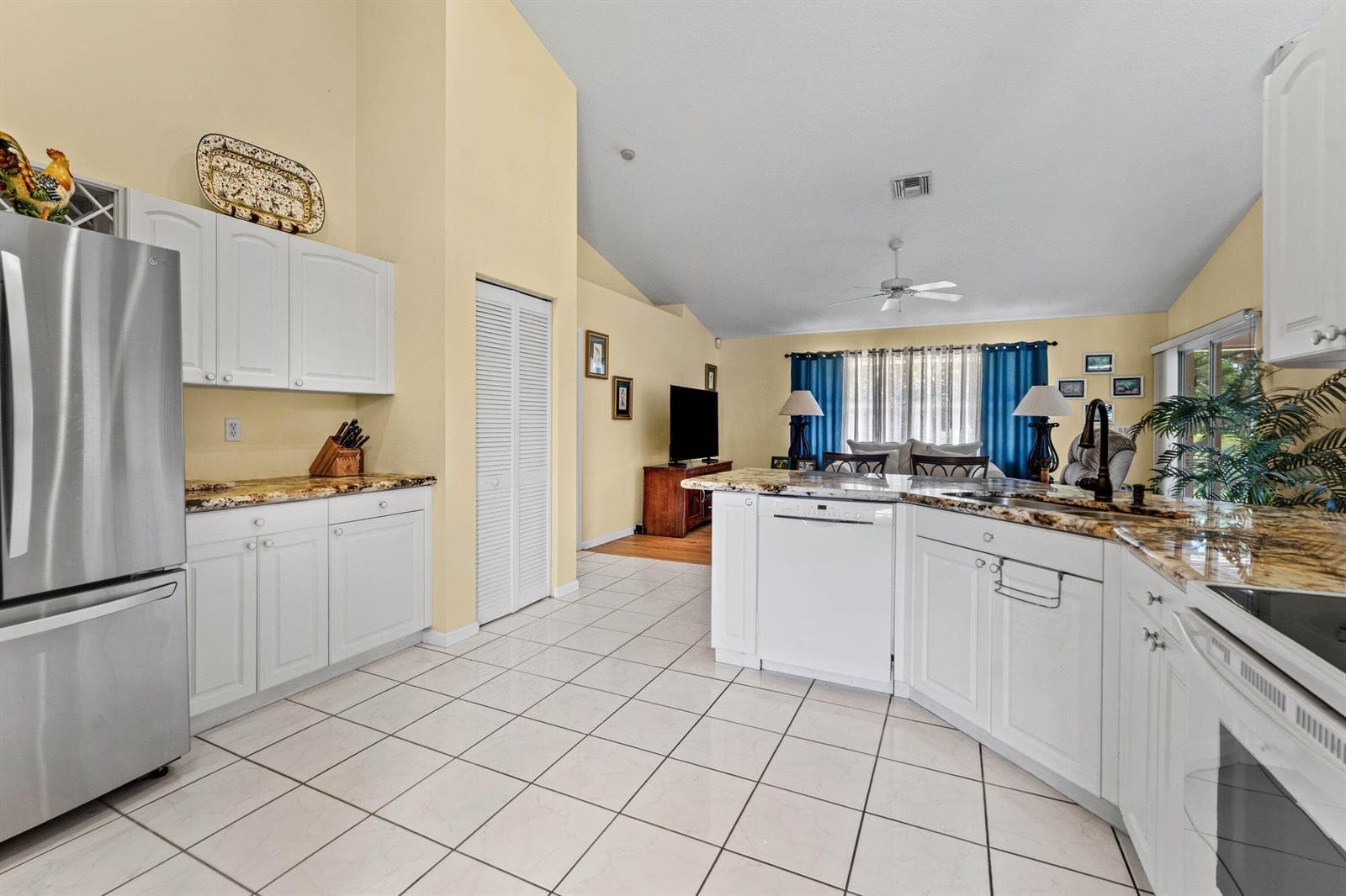 157 MONTEREY Way photo 16