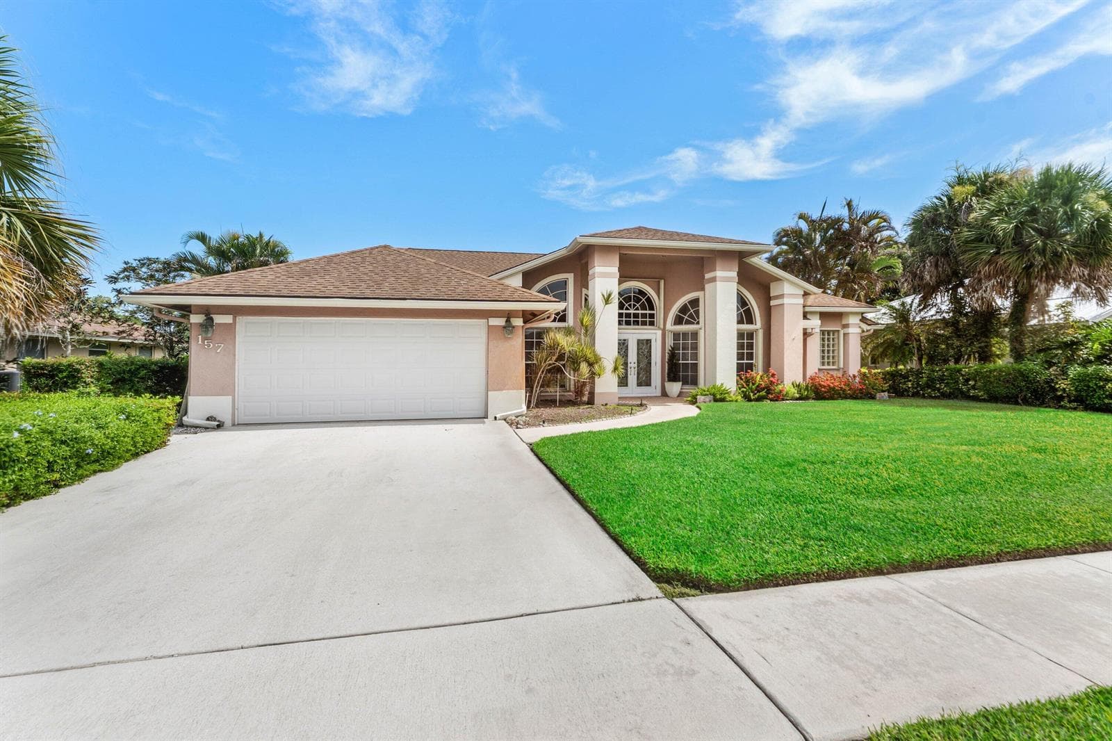 157 MONTEREY Way photo 3