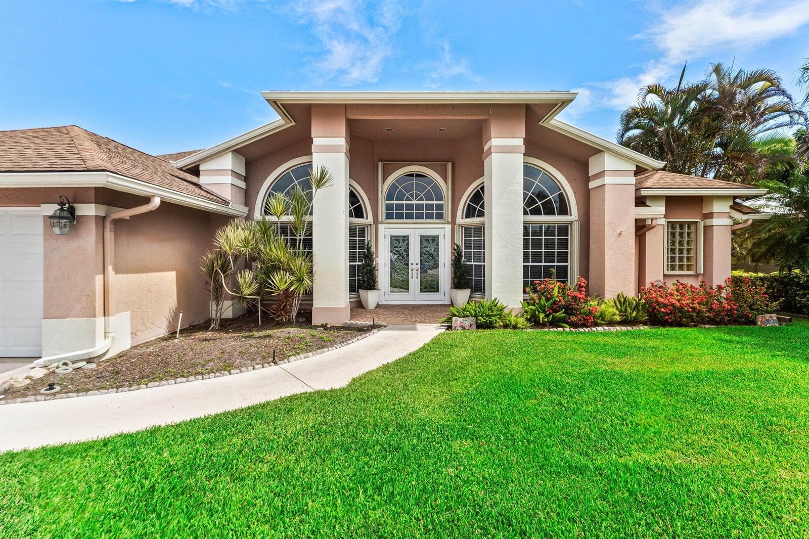 157 MONTEREY Way photo 4