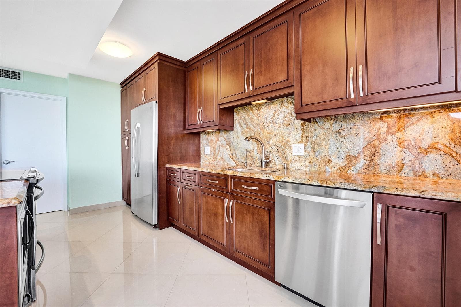 936 Intracoastal Drive 22F photo 11