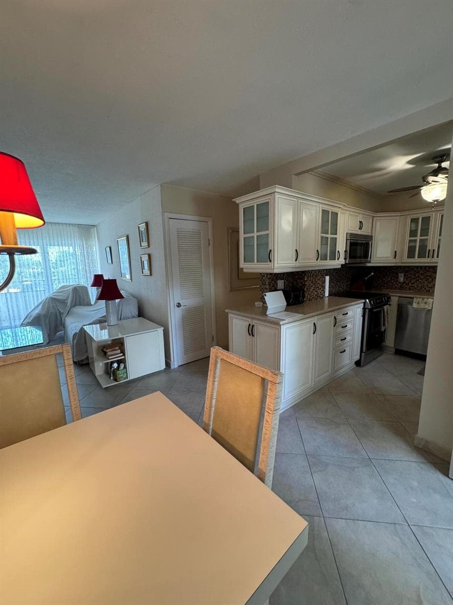 220 Kings Point Drive 210 photo 20