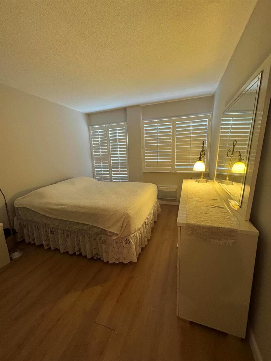 220 Kings Point Drive 210 photo 24
