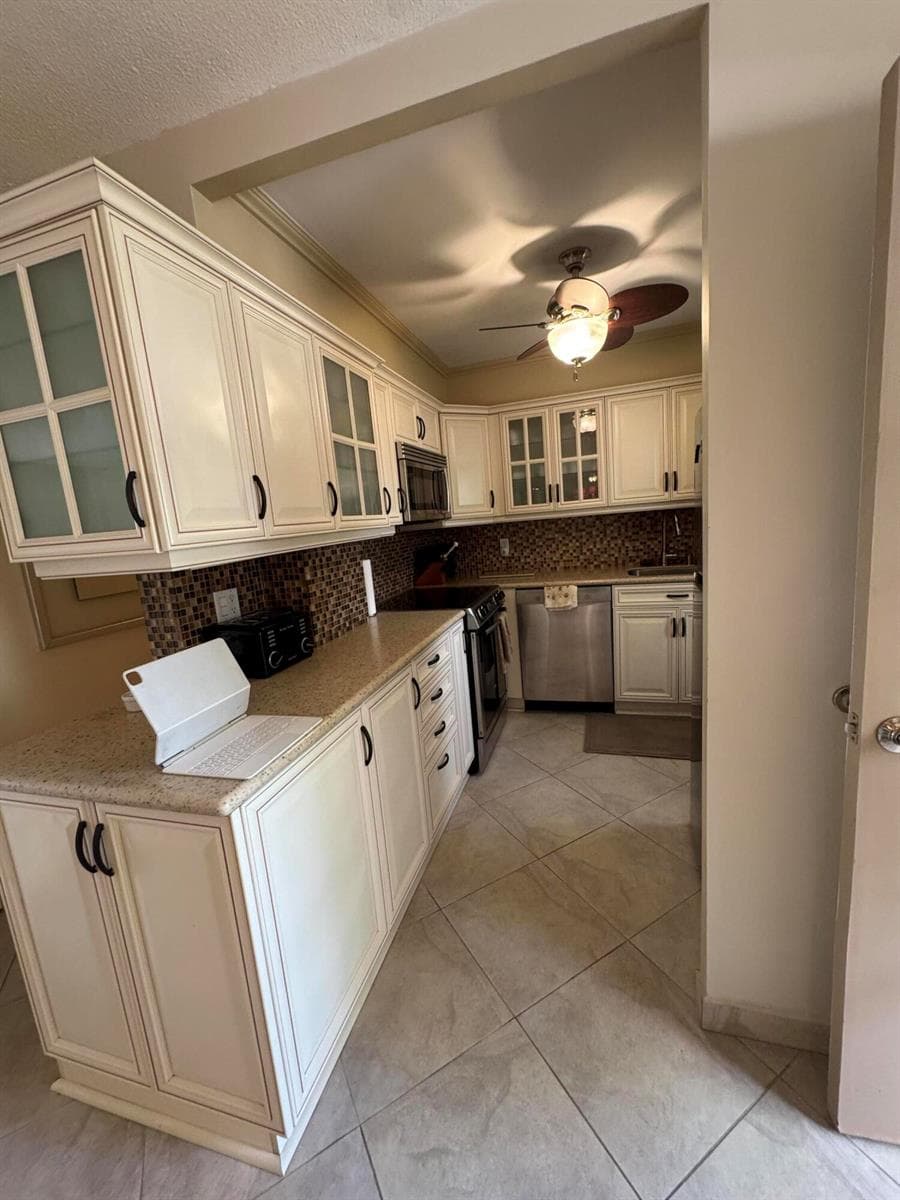 220 Kings Point Drive 210 photo 18