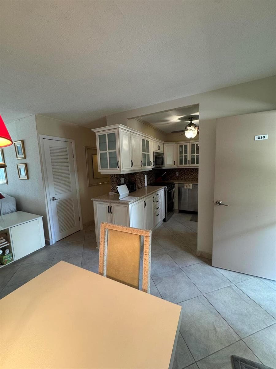 220 Kings Point Drive 210 photo 19