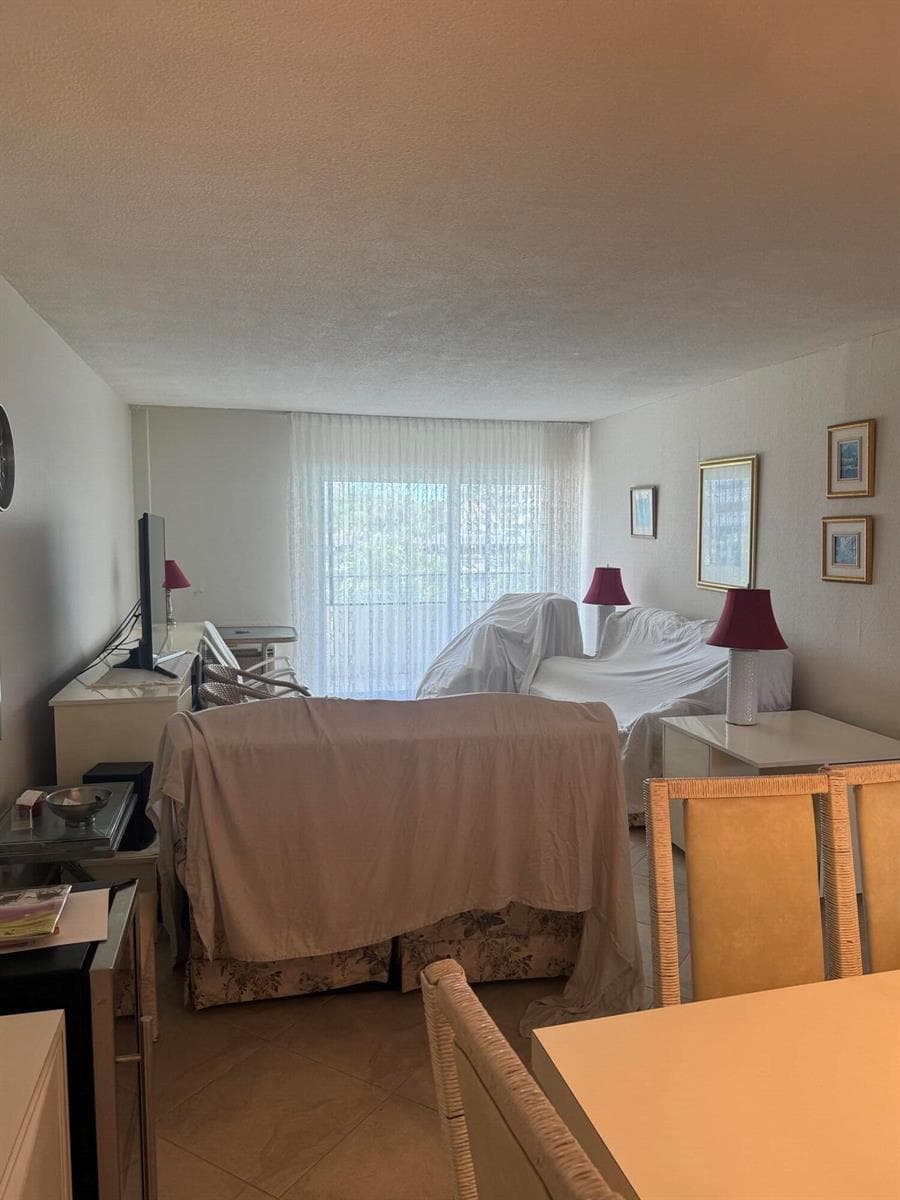 220 Kings Point Drive 210 photo 4
