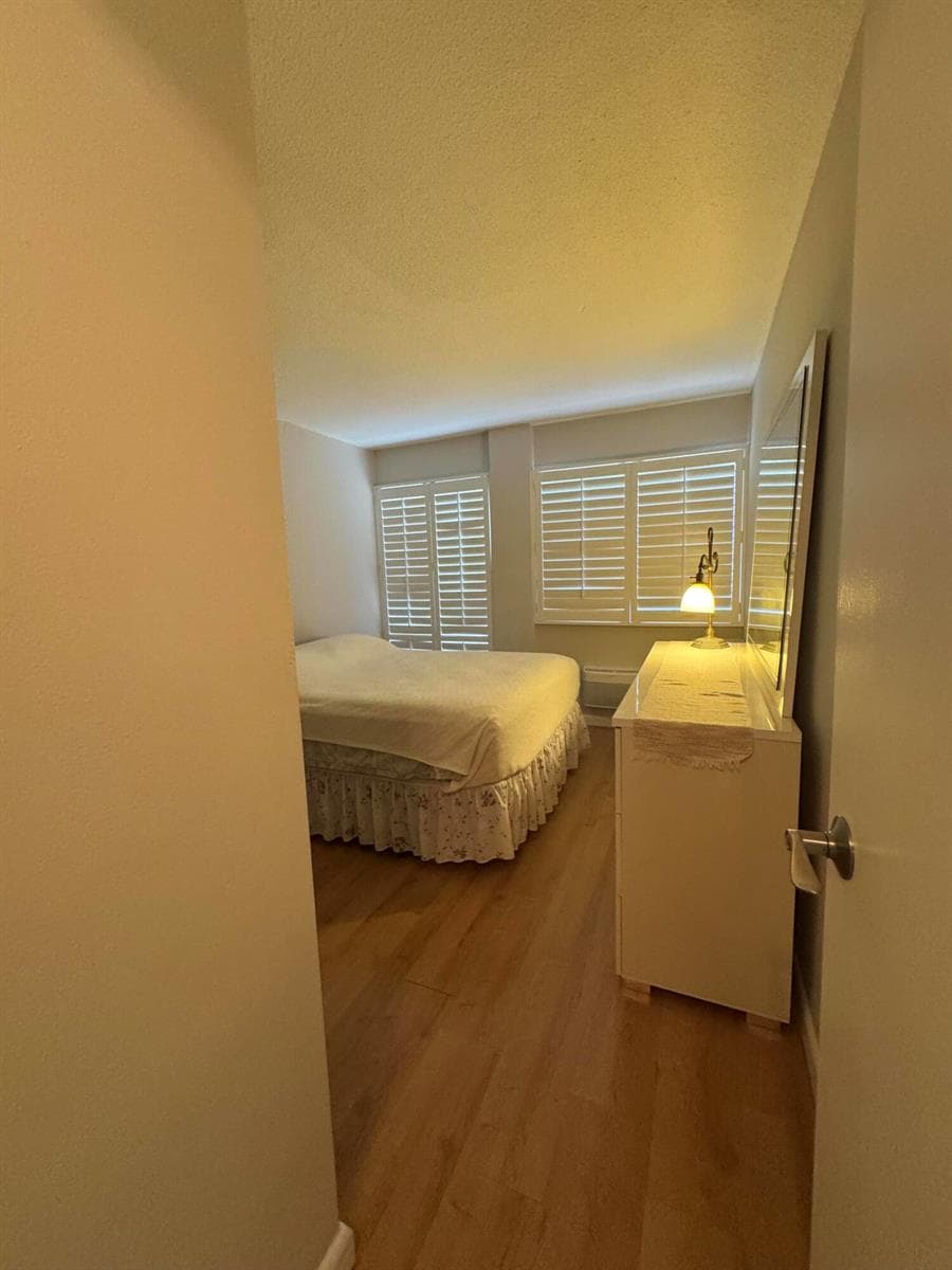220 Kings Point Drive 210 photo 25