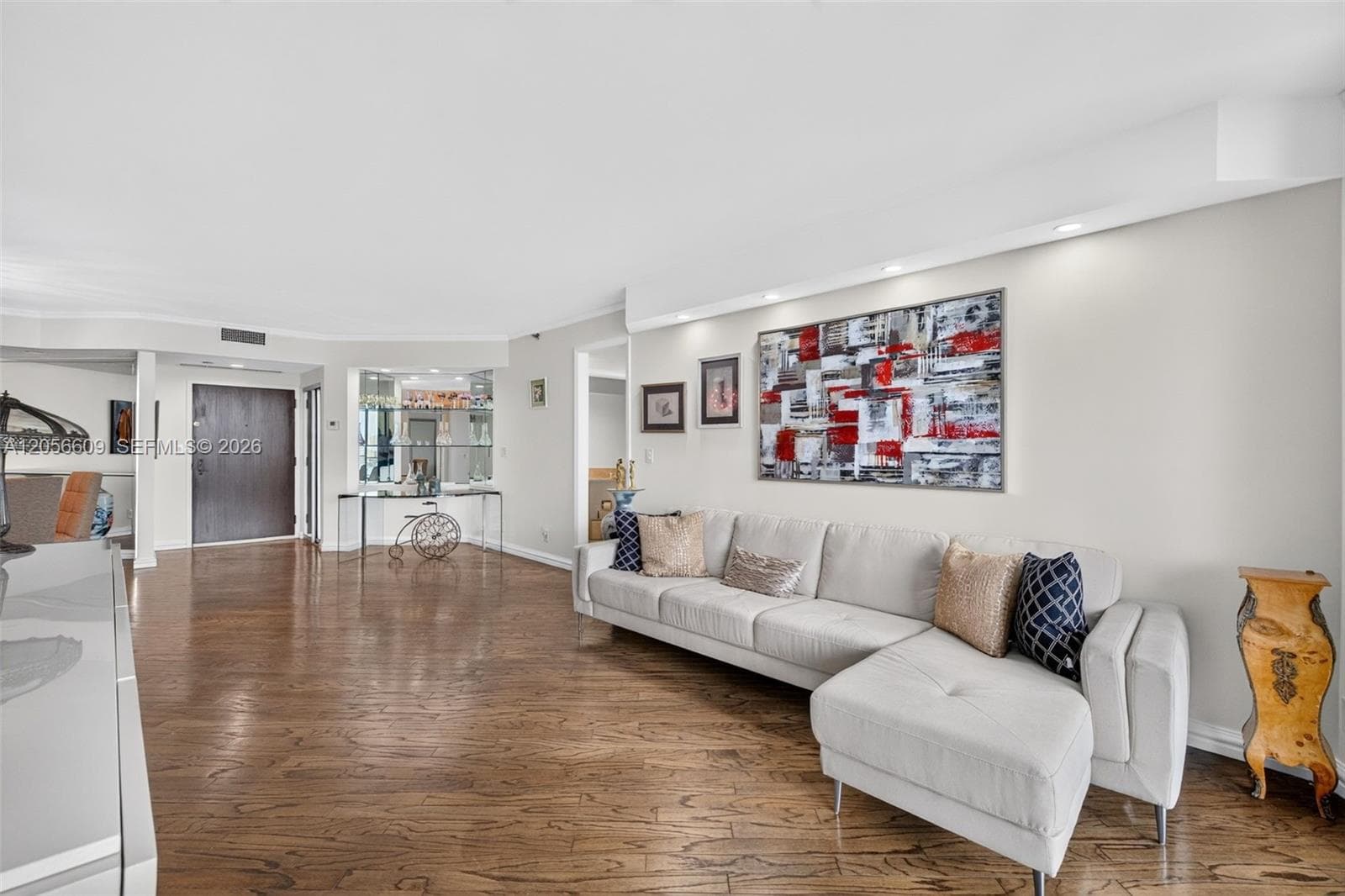 2800 Island Blvd 1005 photo 6