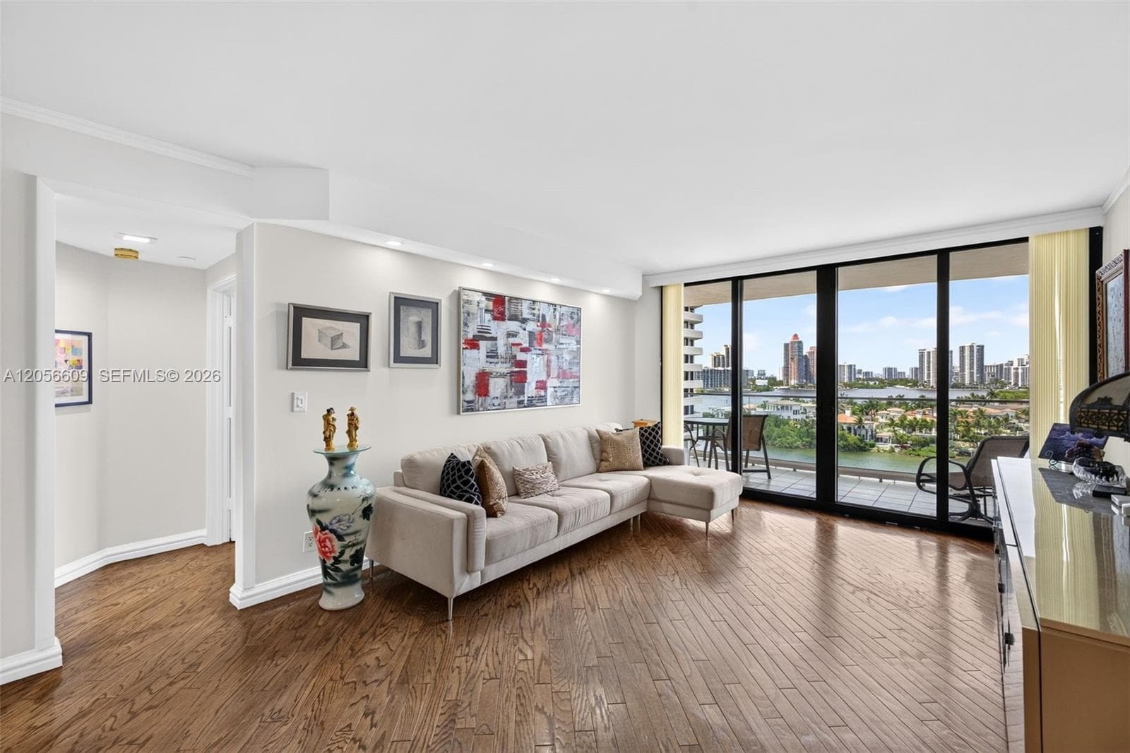 2800 Island Blvd 1005 photo 5