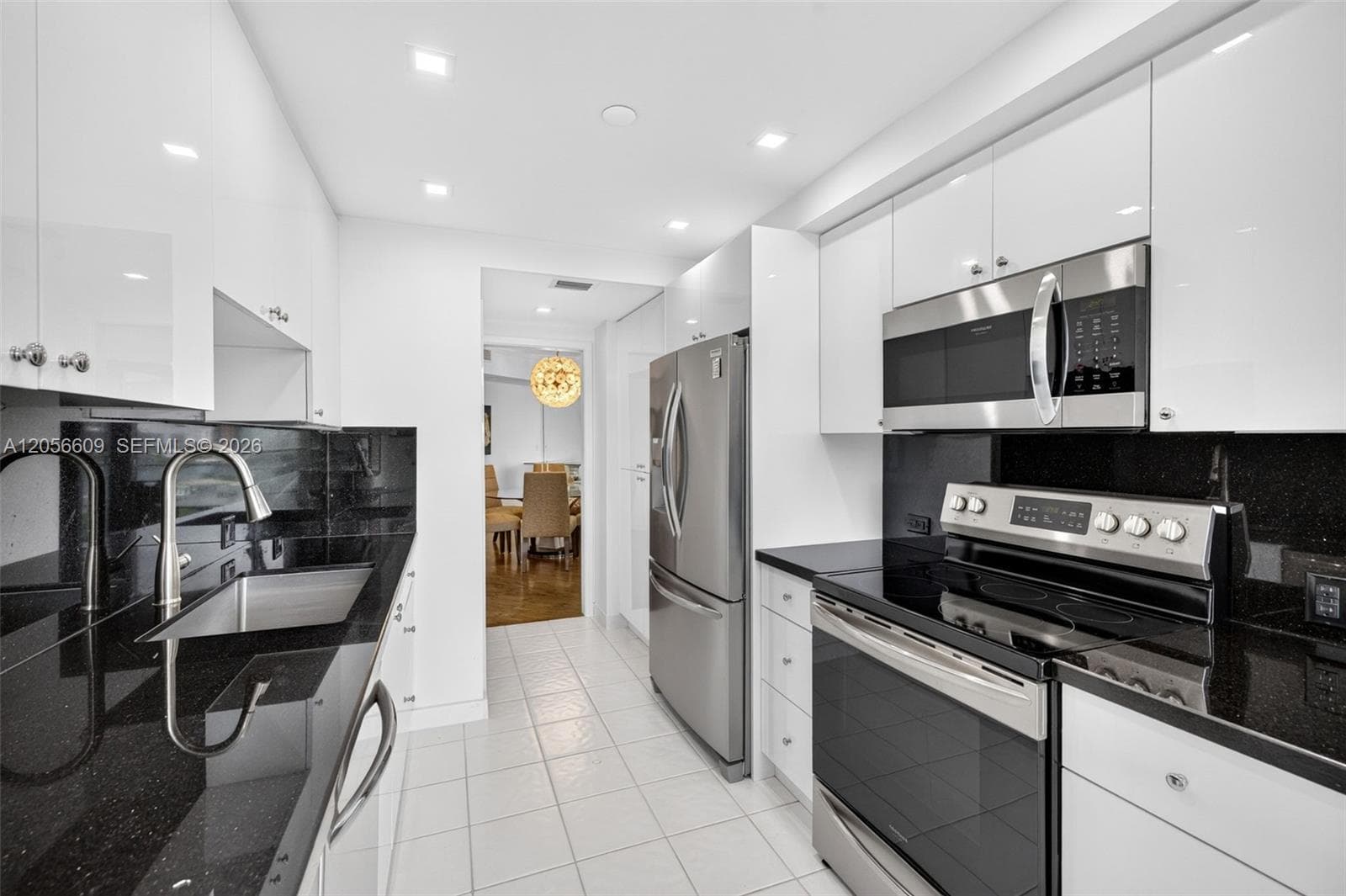 2800 Island Blvd 1005 photo 15