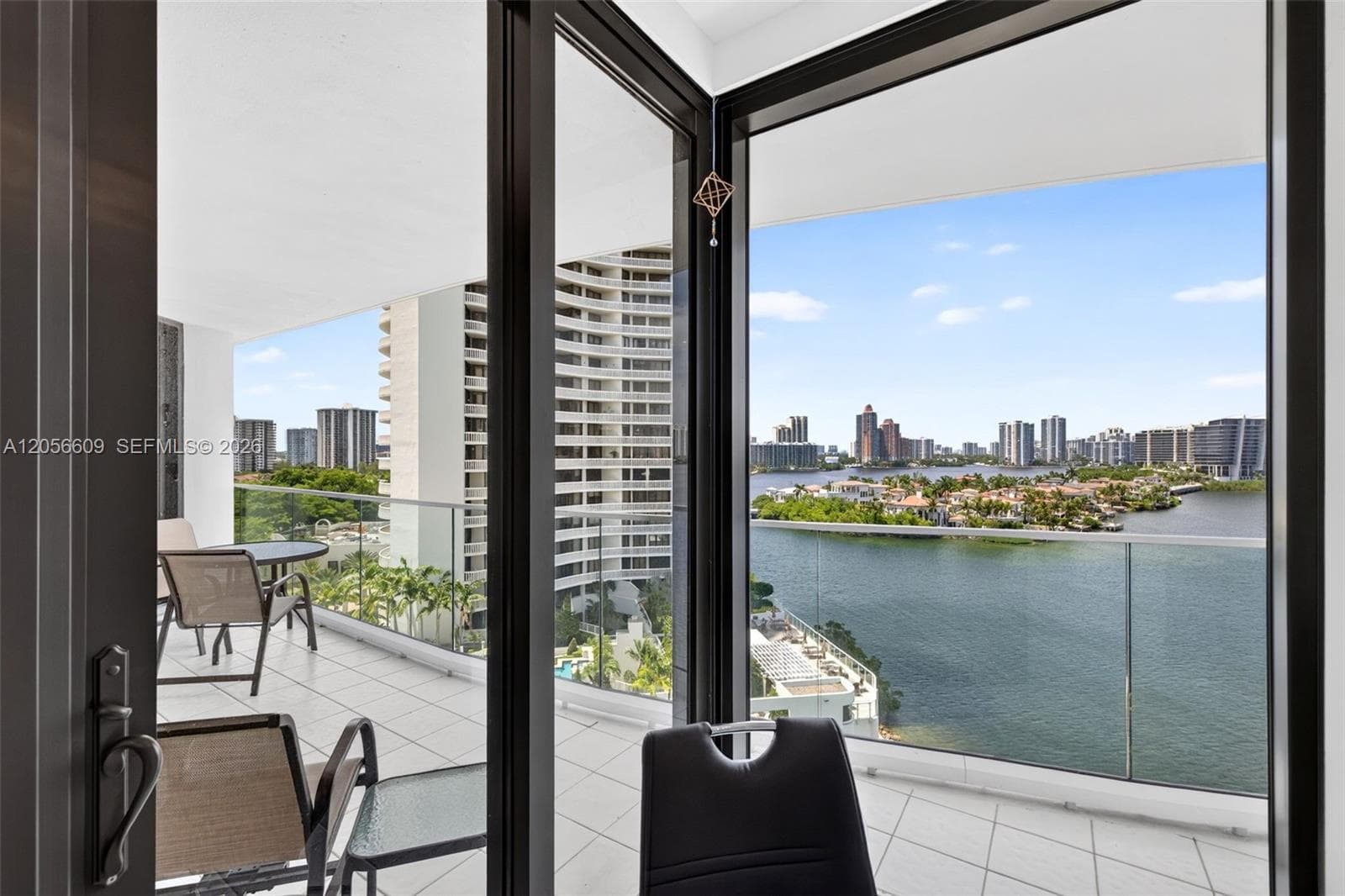 2800 Island Blvd 1005 photo 19