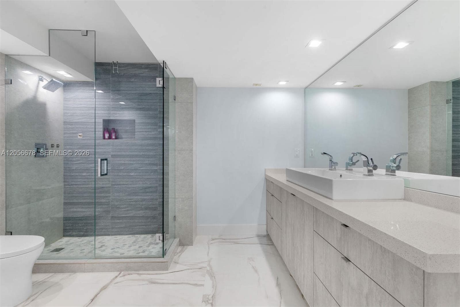 6039 Collins Ave 1527 photo 17