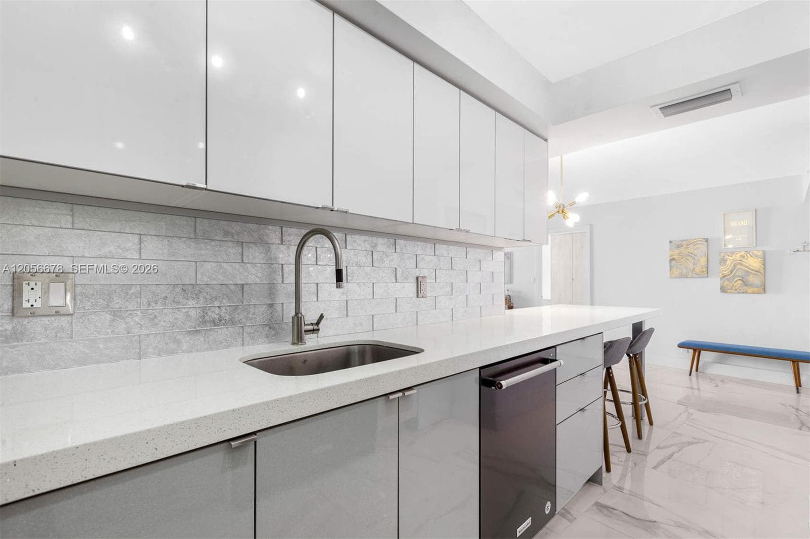 6039 Collins Ave 1527 photo 12