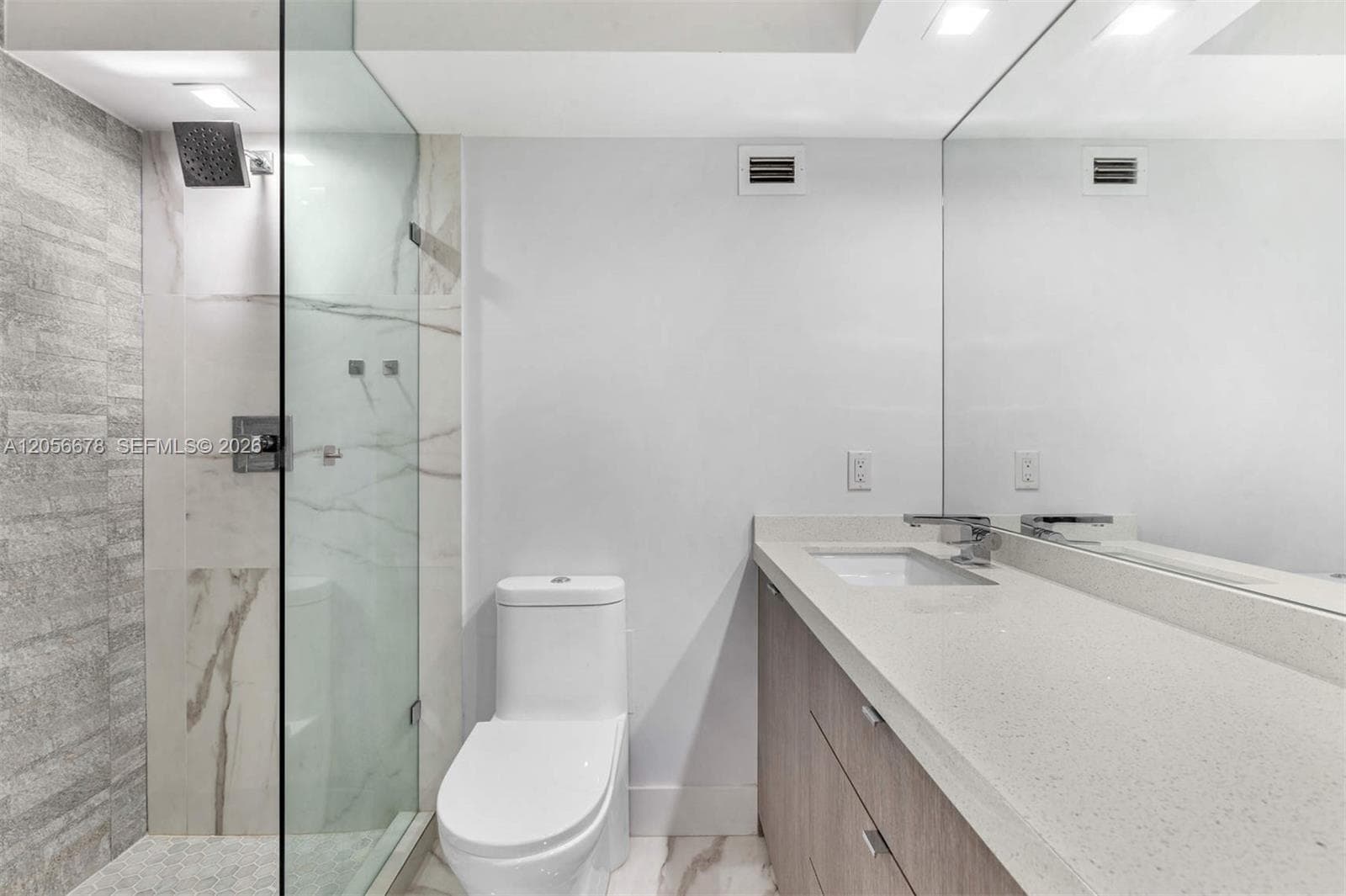 6039 Collins Ave 1527 photo 20