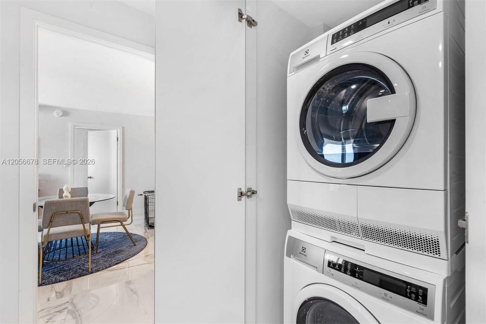 6039 Collins Ave 1527 photo 10