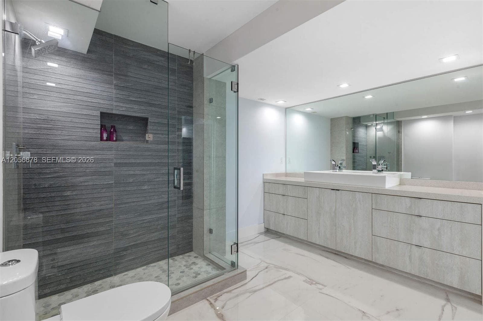6039 Collins Ave 1527 photo 18