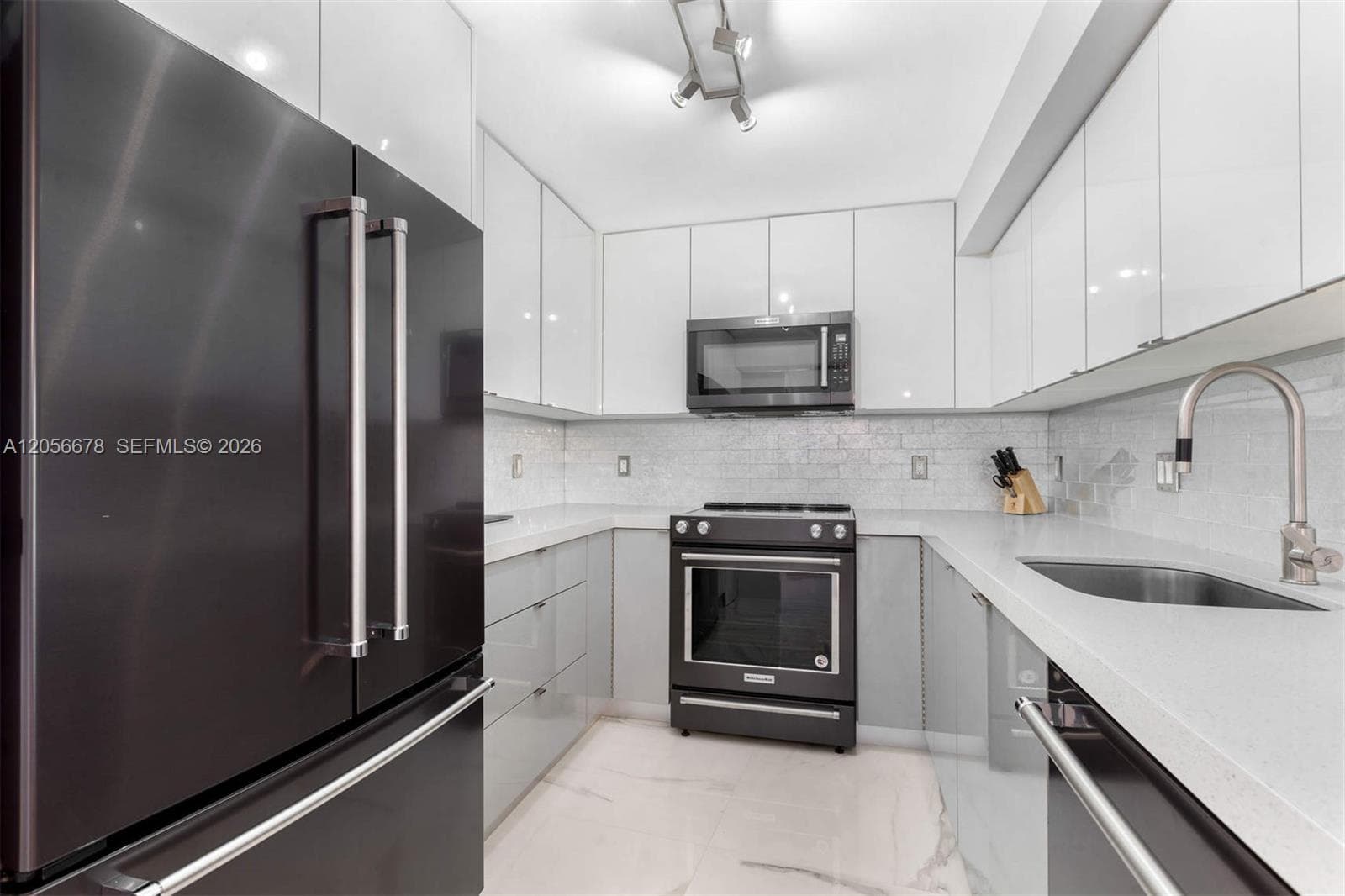 6039 Collins Ave 1527 photo 11