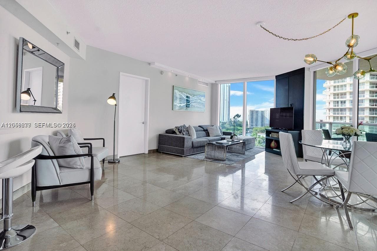150 Sunny Isles Blvd 1-805 photo 2