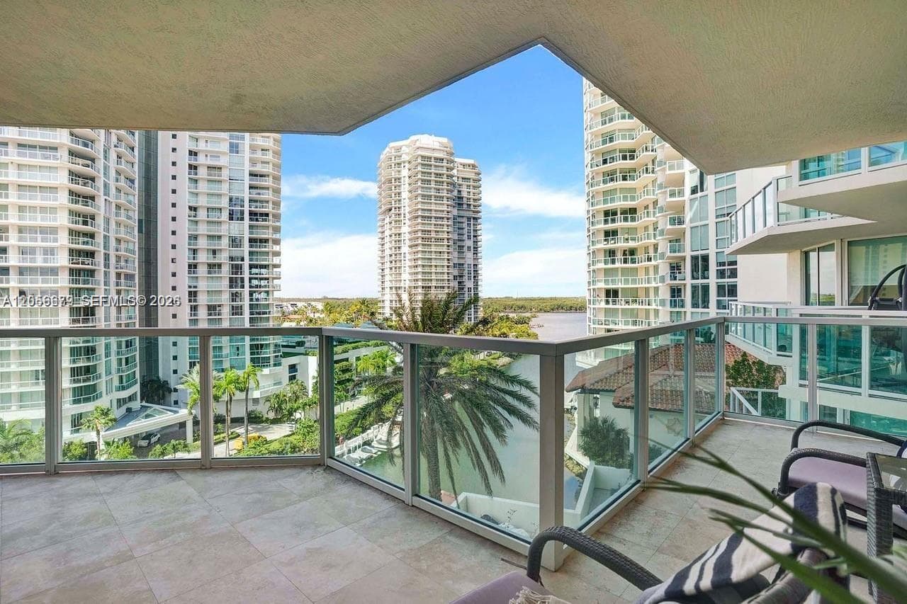 150 Sunny Isles Blvd 1-805 photo 18
