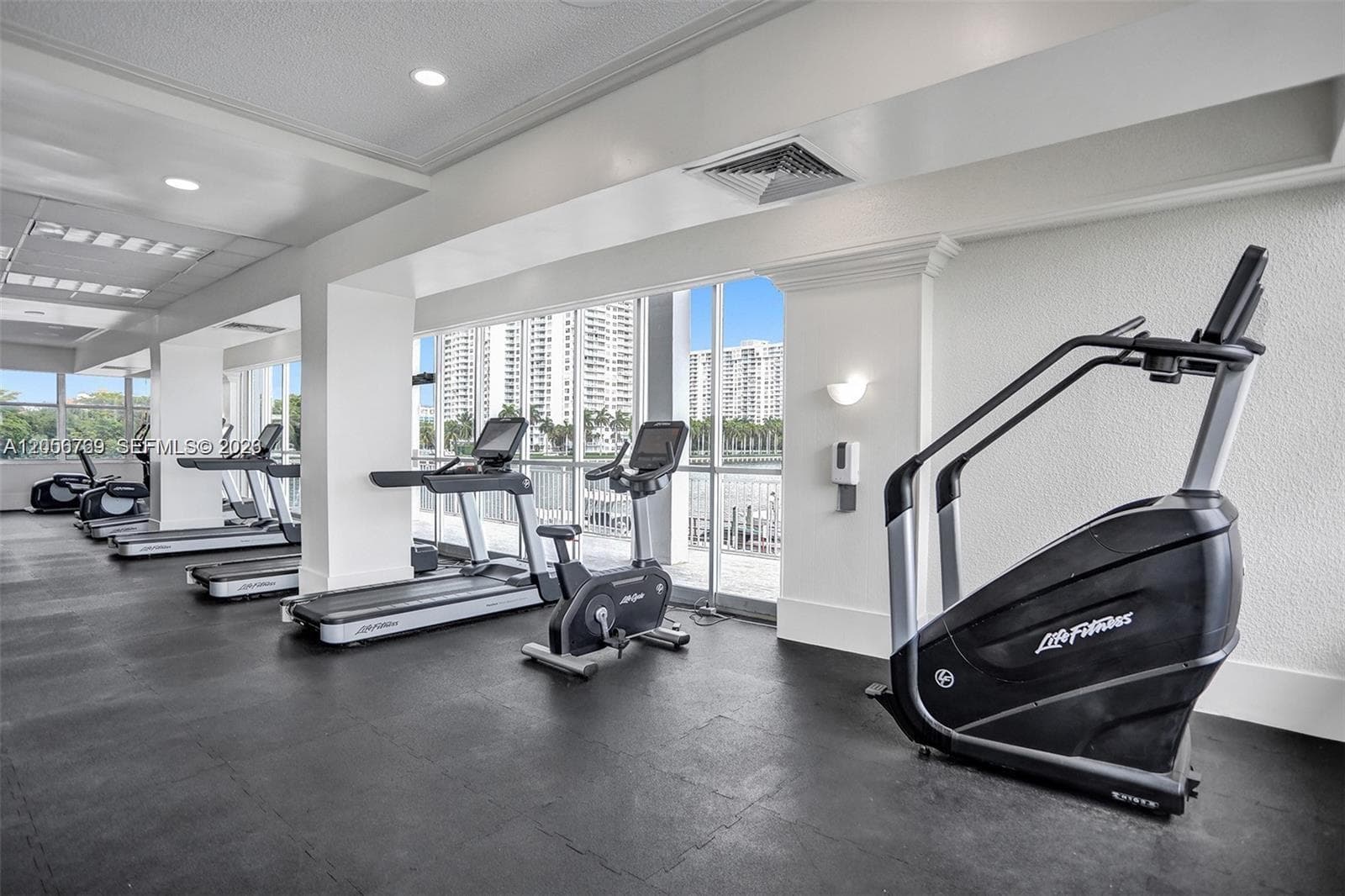 18041 Biscayne Blvd 803 photo 17