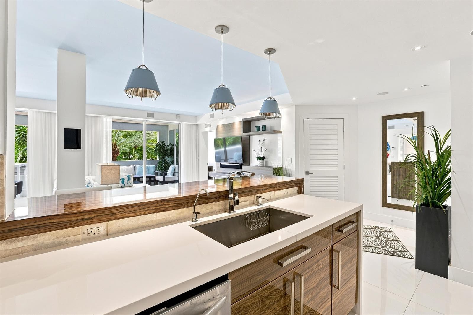 17100 N BAY Road 1401 photo 6