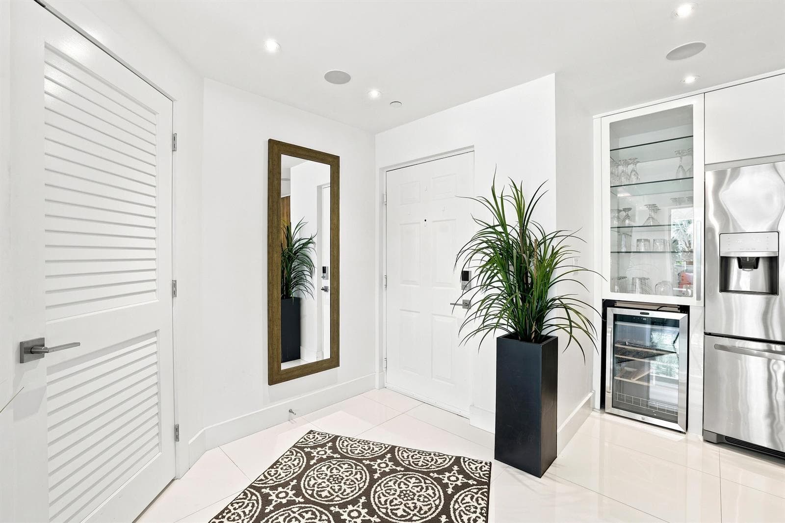 17100 N BAY Road 1401 photo 3