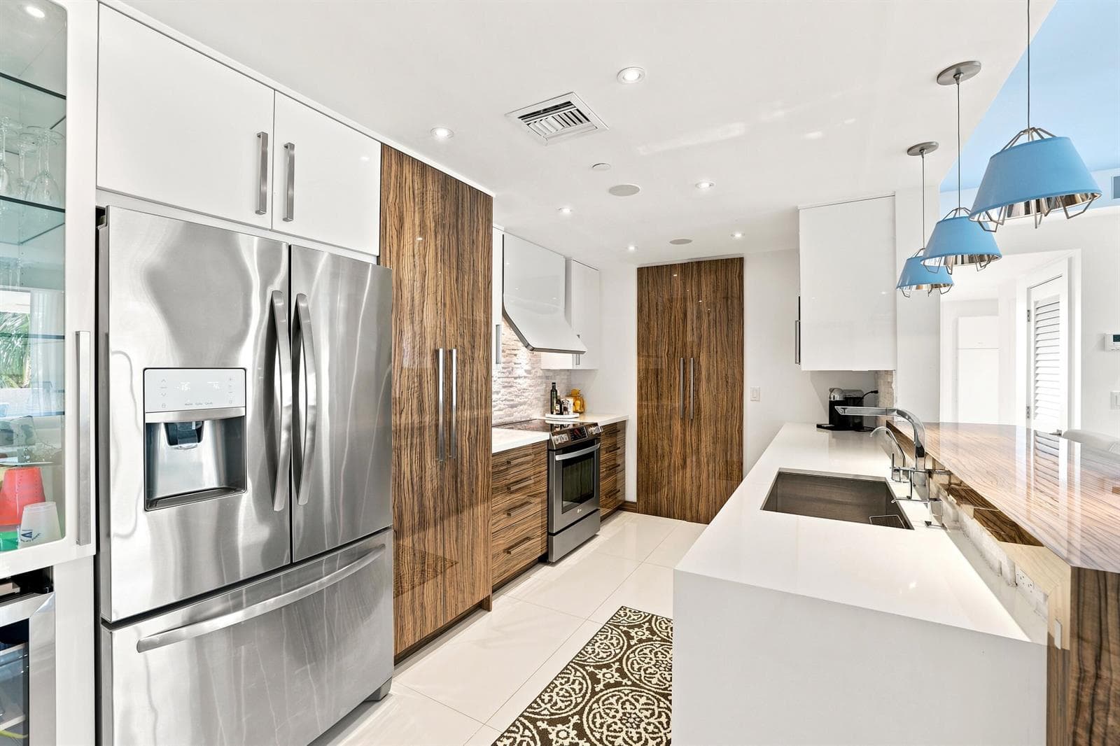17100 N BAY Road 1401 photo 5