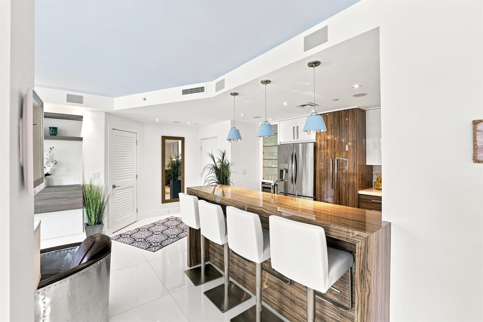 17100 N BAY Road 1401 photo 10