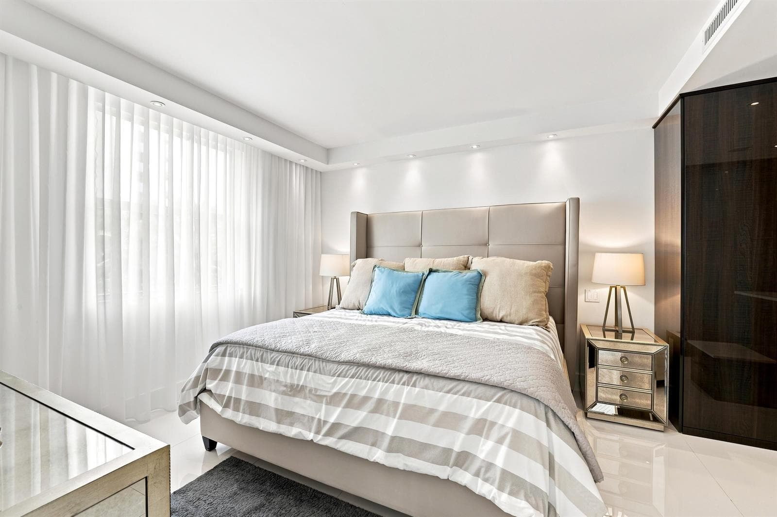 17100 N BAY Road 1401 photo 25