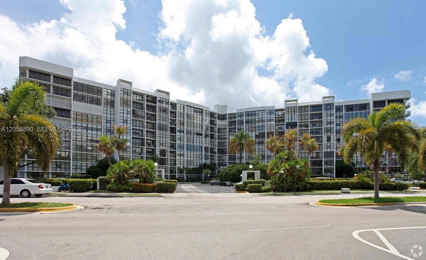800 Parkview Dr 410 photo 5
