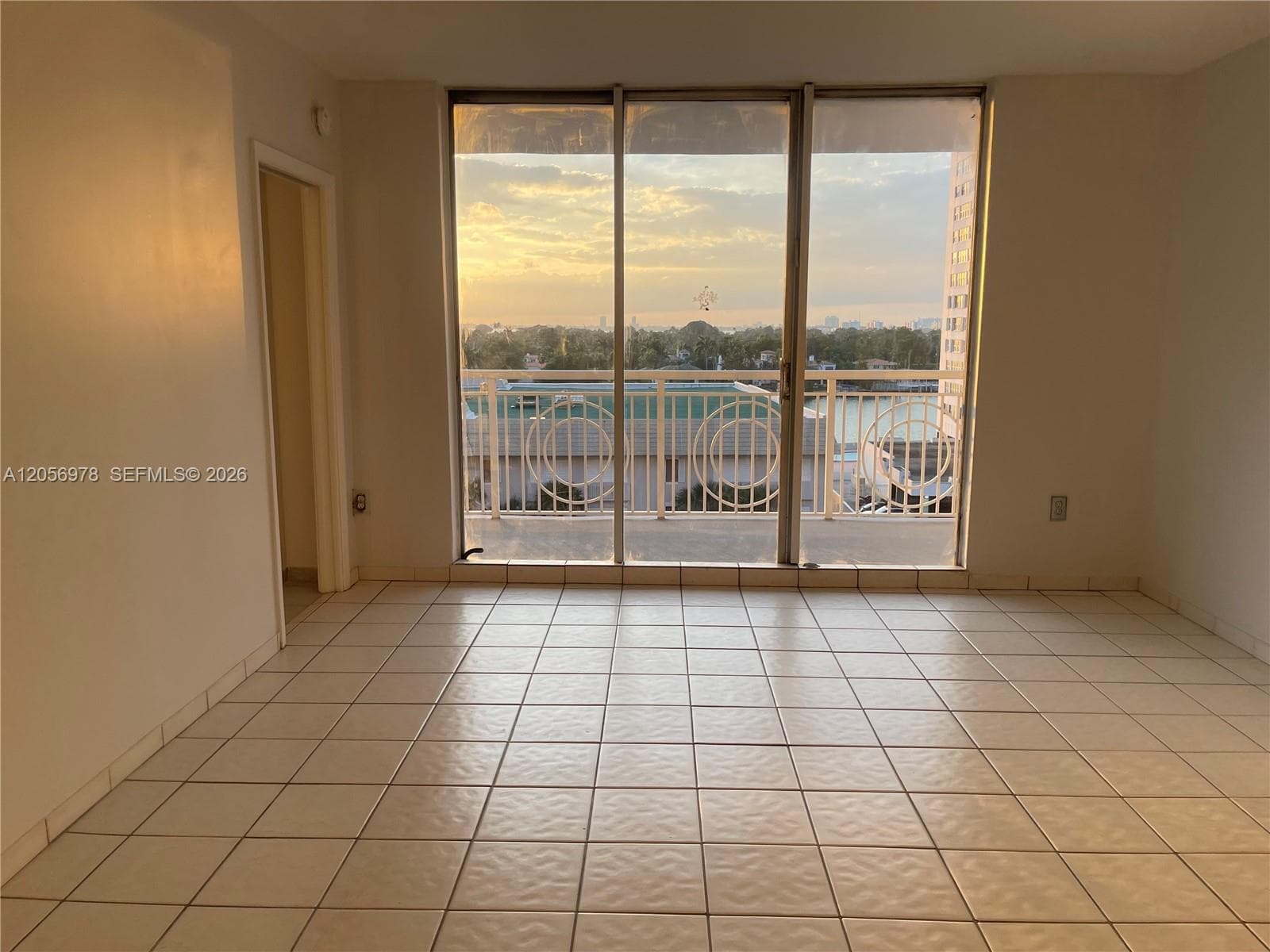 5825 Collins Ave 7B photo 2