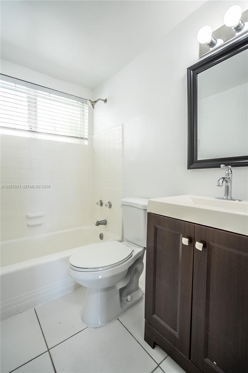 7931 East Dr 305 photo 18