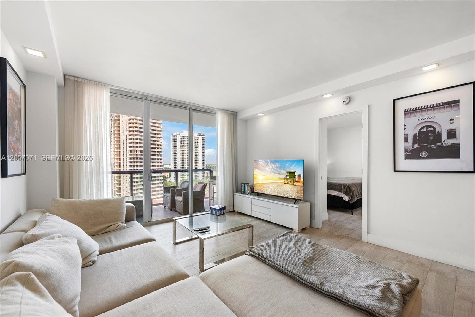 19390 Collins Ave 1519 photo 3