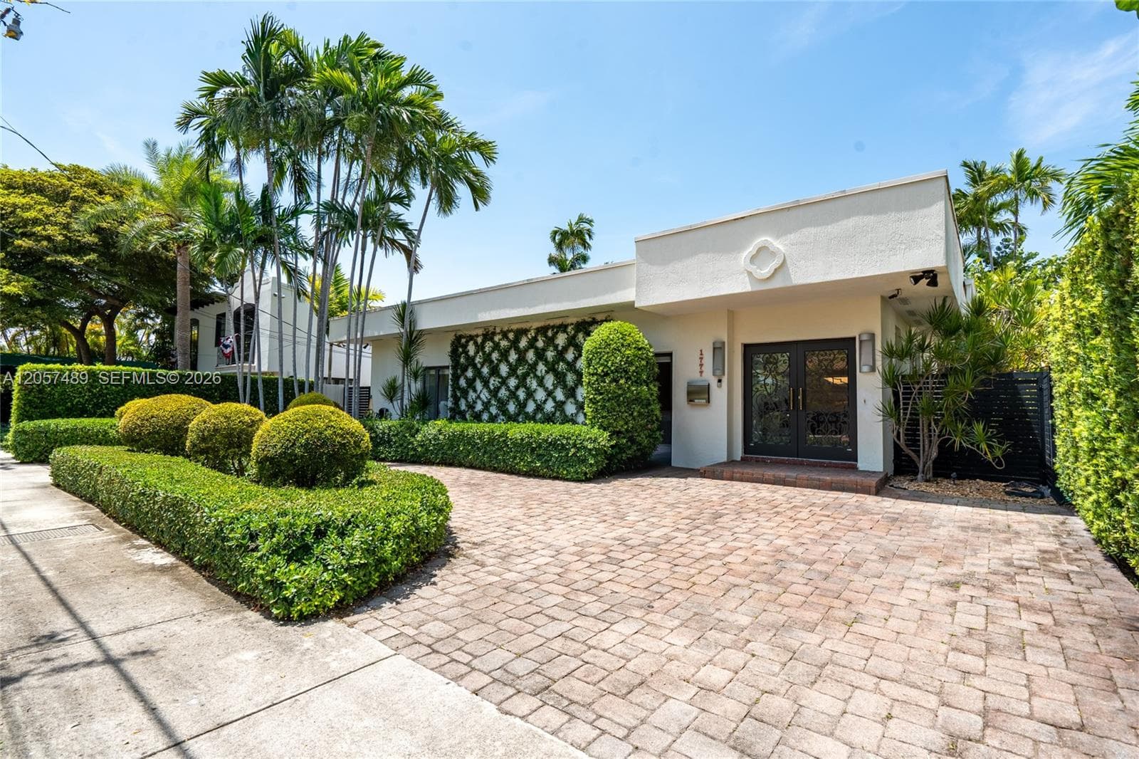 1777 Daytonia Rd photo 2