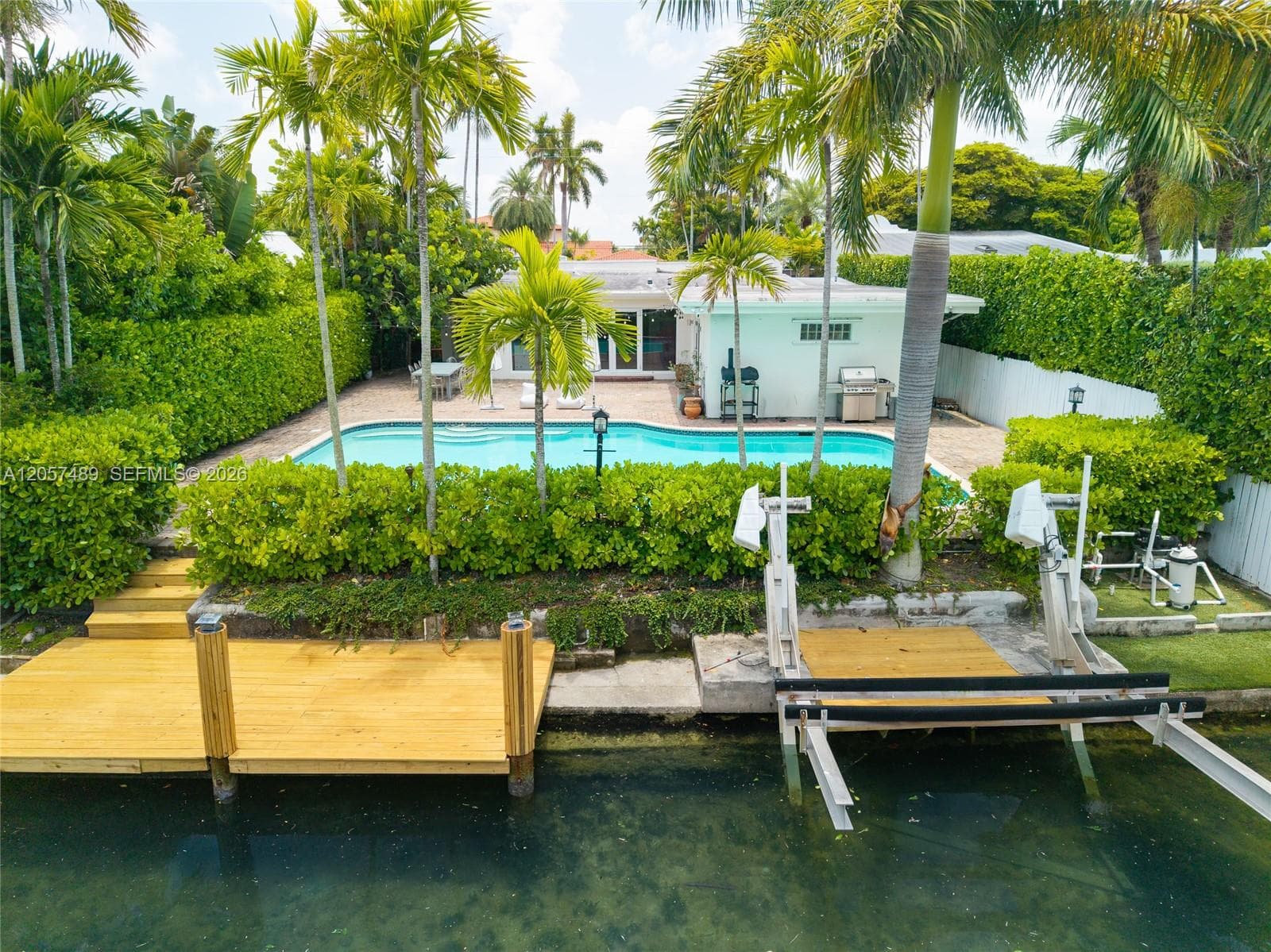 1777 Daytonia Rd photo 1