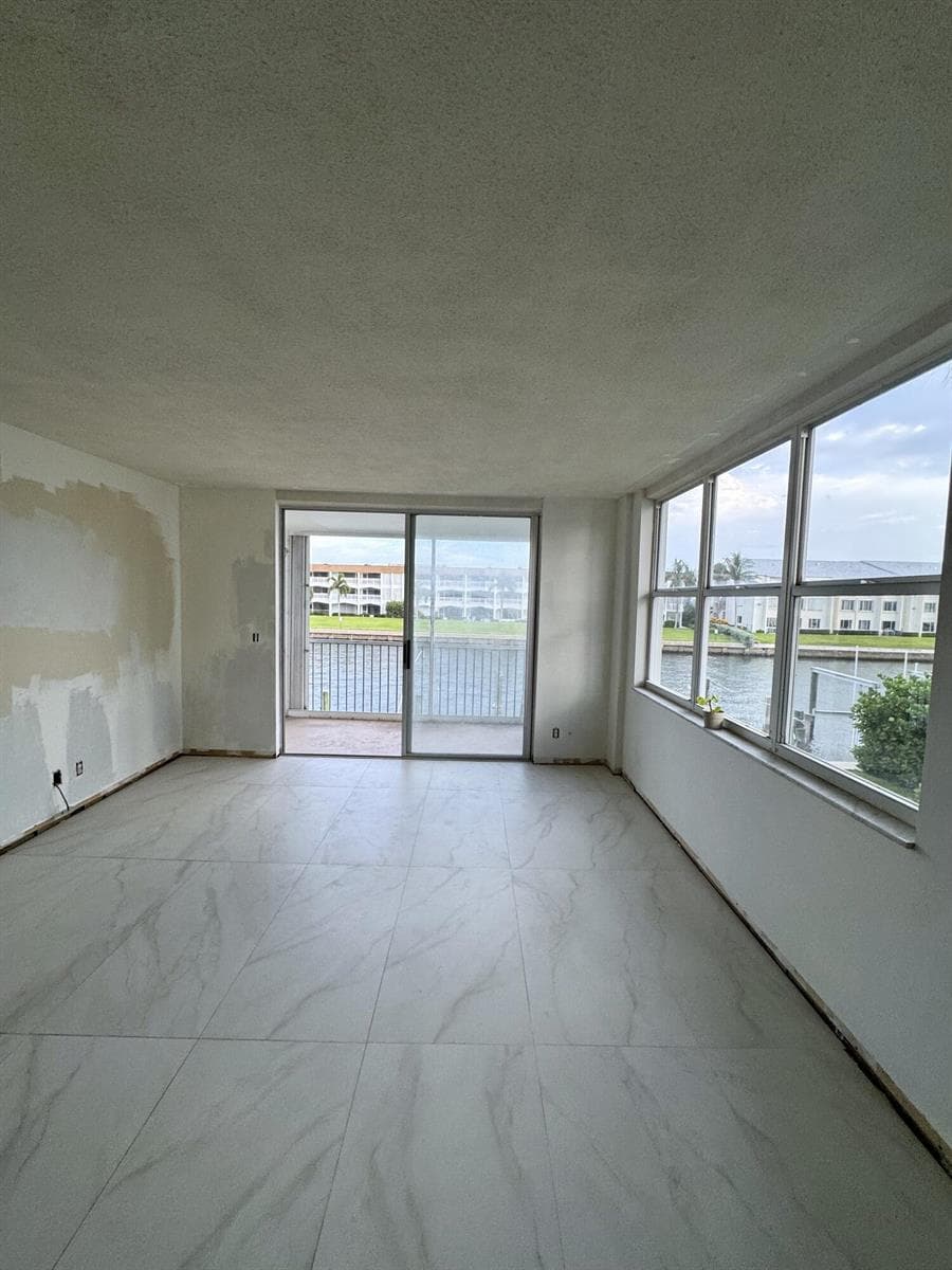 100 PARADISE HARBOUR Boulevard 212 photo 11
