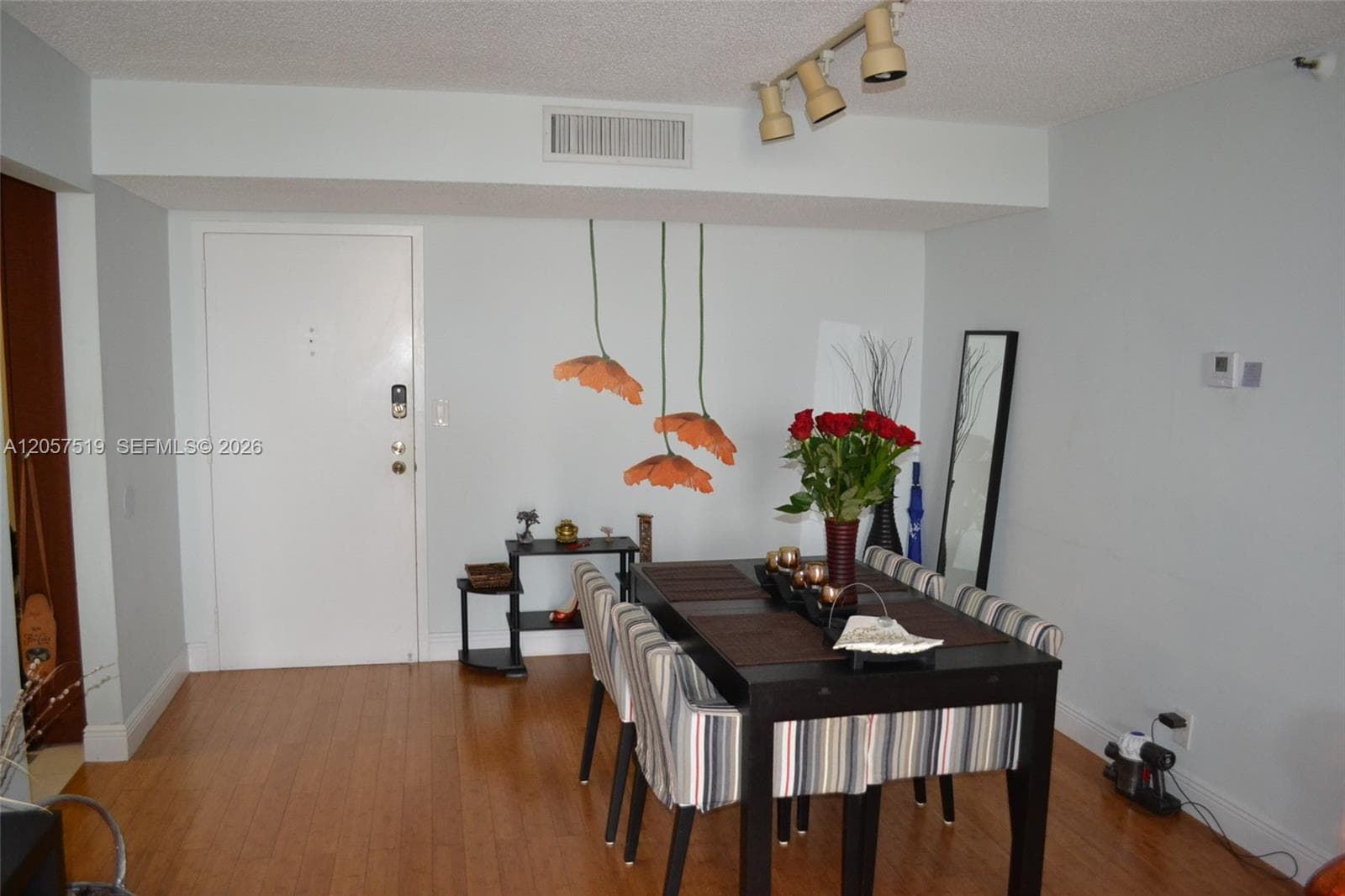 703 photo 14