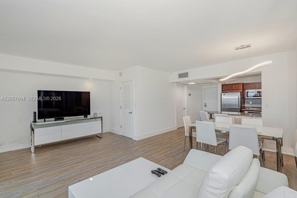 2301 Collins Ave 1528 photo 6