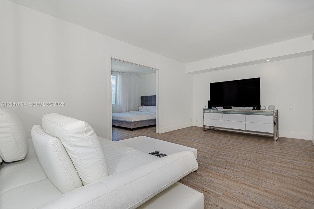 2301 Collins Ave 1528 photo 3