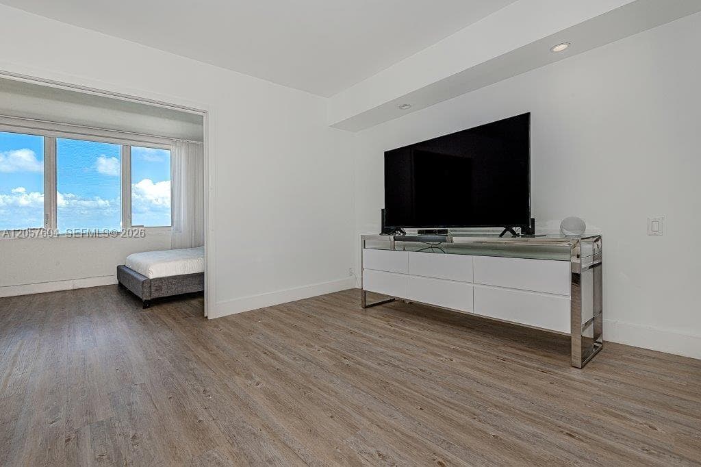 2301 Collins Ave 1528 photo 4