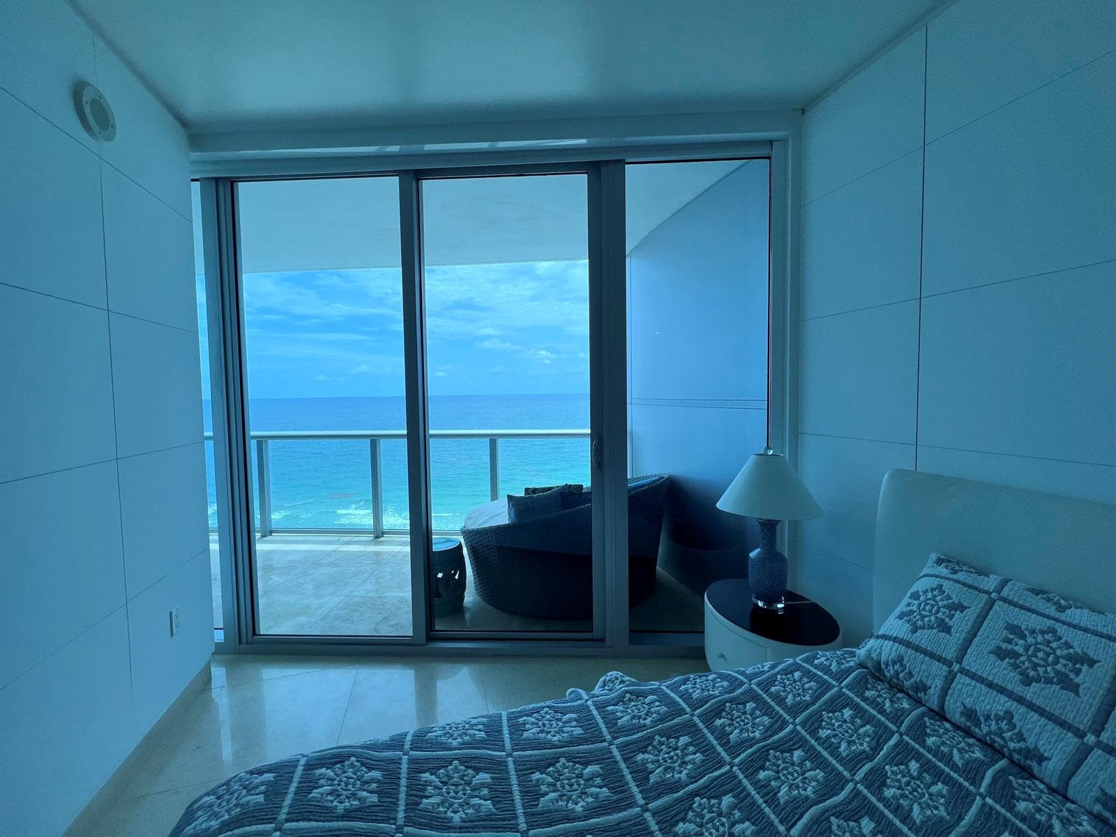 17001 COLLINS Avenue 1806 photo 3