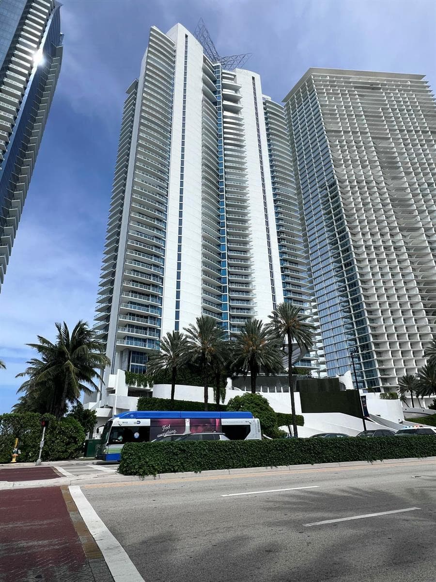 17001 COLLINS Avenue 1806 photo 1