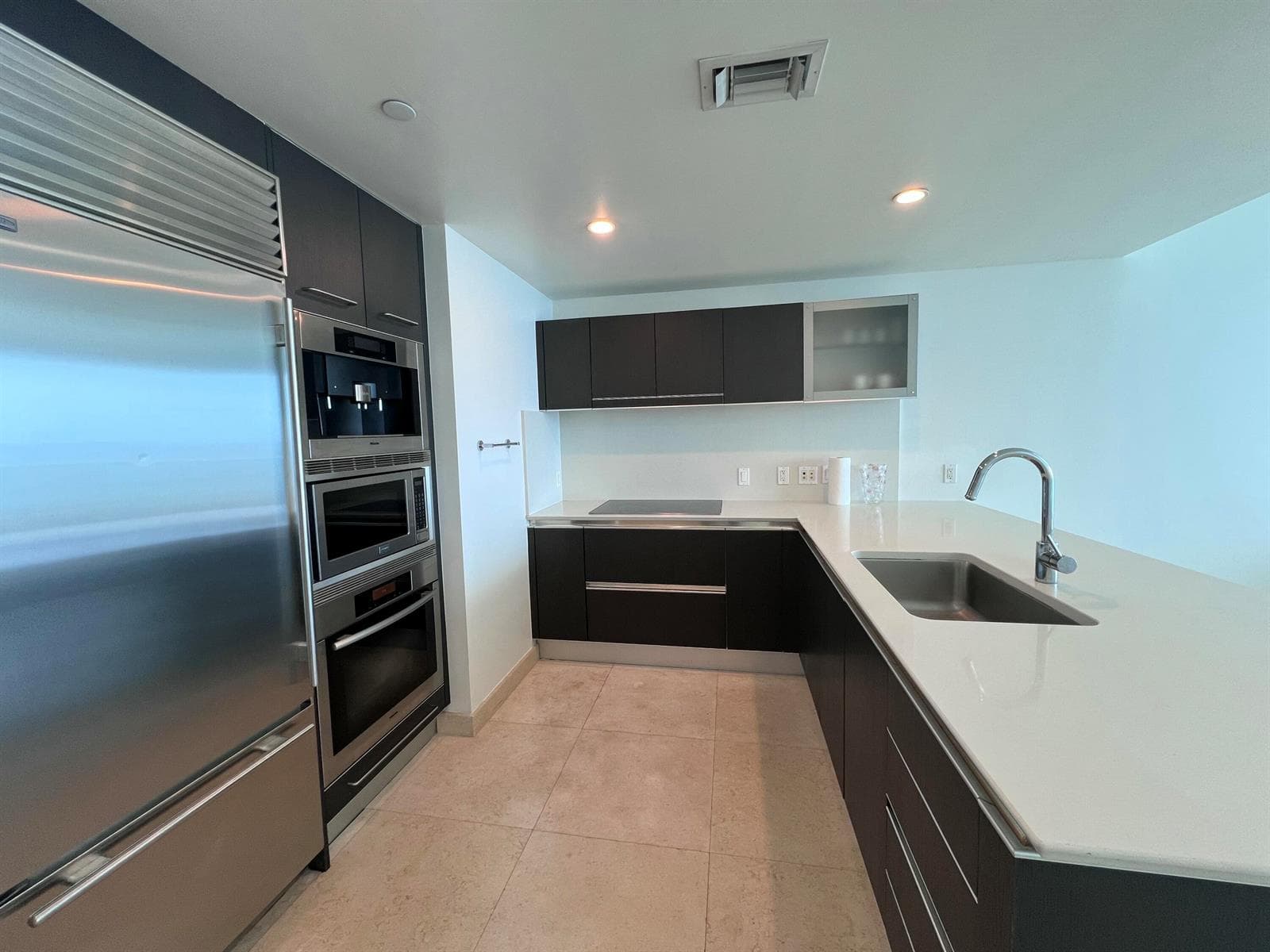 17001 COLLINS Avenue 1806 photo 5