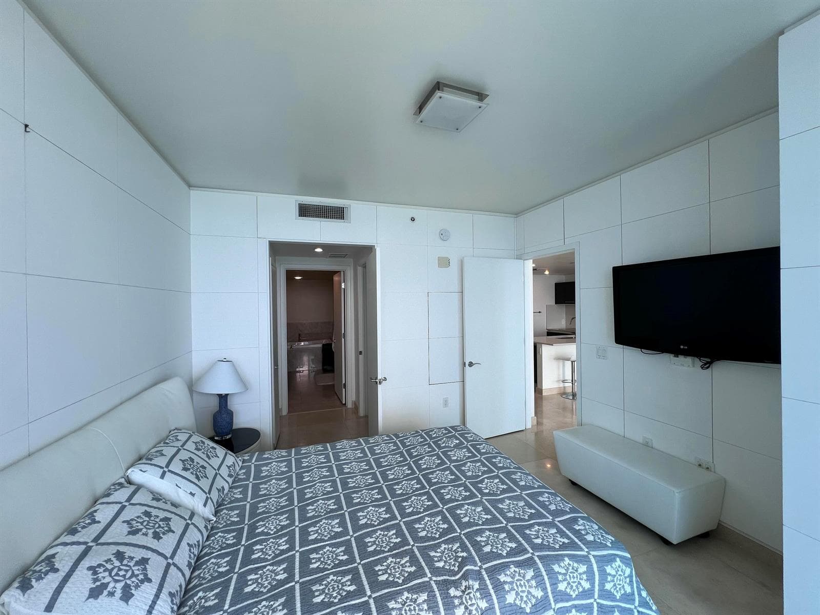 17001 COLLINS Avenue 1806 photo 10