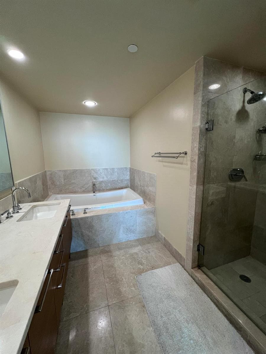 17001 COLLINS Avenue 1806 photo 4