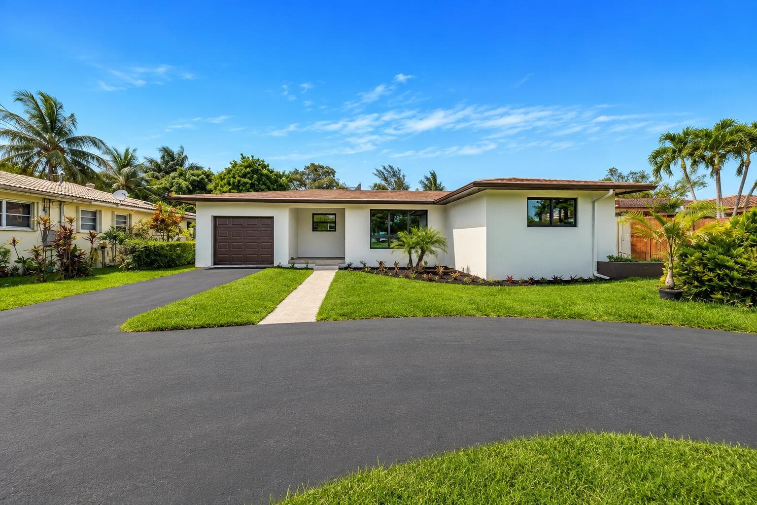 127 Calle Largo Drive photo 1