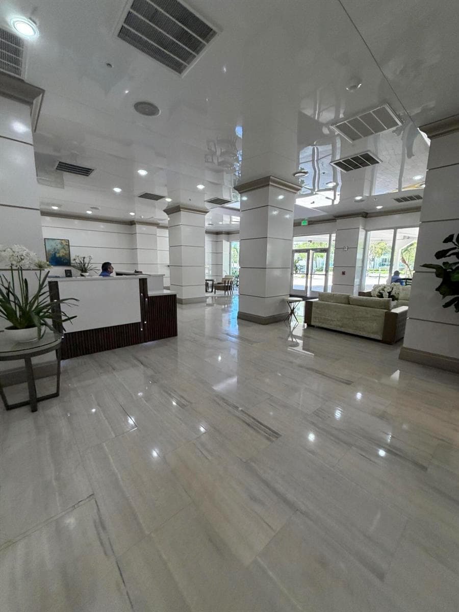 19390 COLLINS Avenue 1405 photo 13