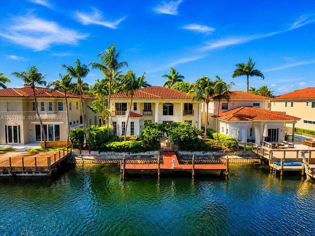 996 Sanibel Dr photo 3