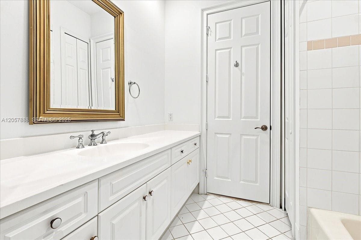 996 Sanibel Dr photo 24
