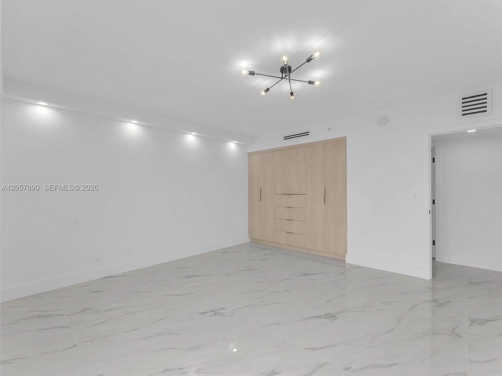 19707 Turnberry Way 21D photo 7
