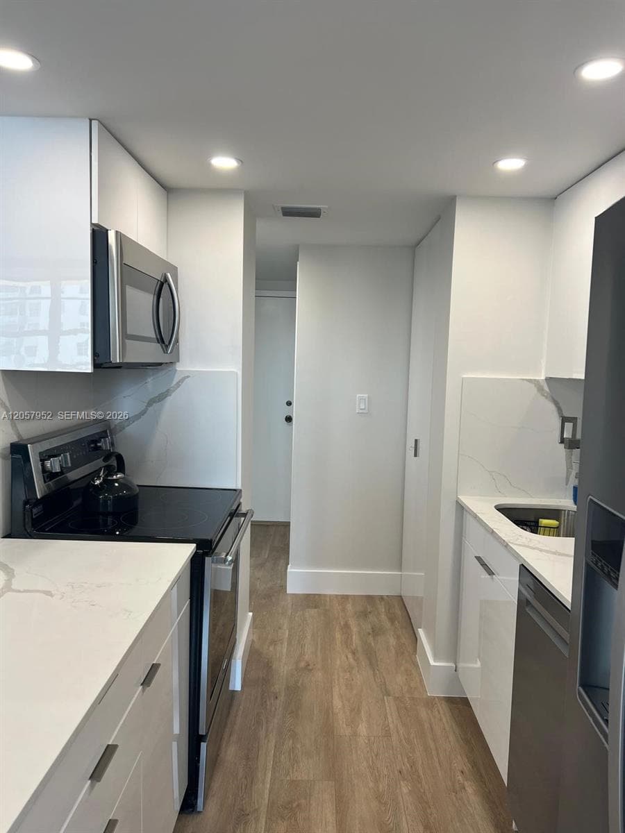 251 174th St 1215 photo 15